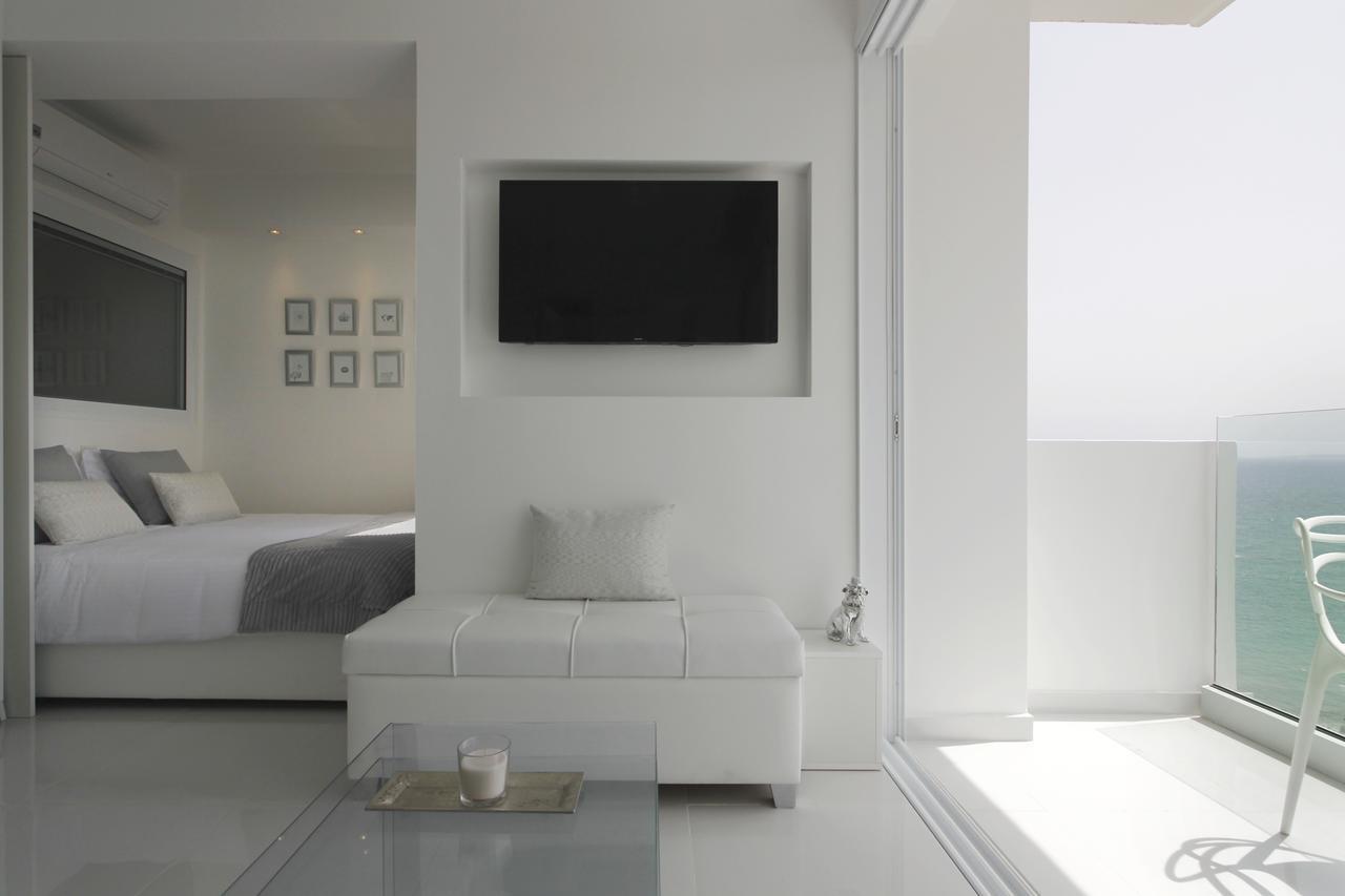 The White Pearl Suite - Beach Front City Centre With Sea View. Limassol Extérieur photo