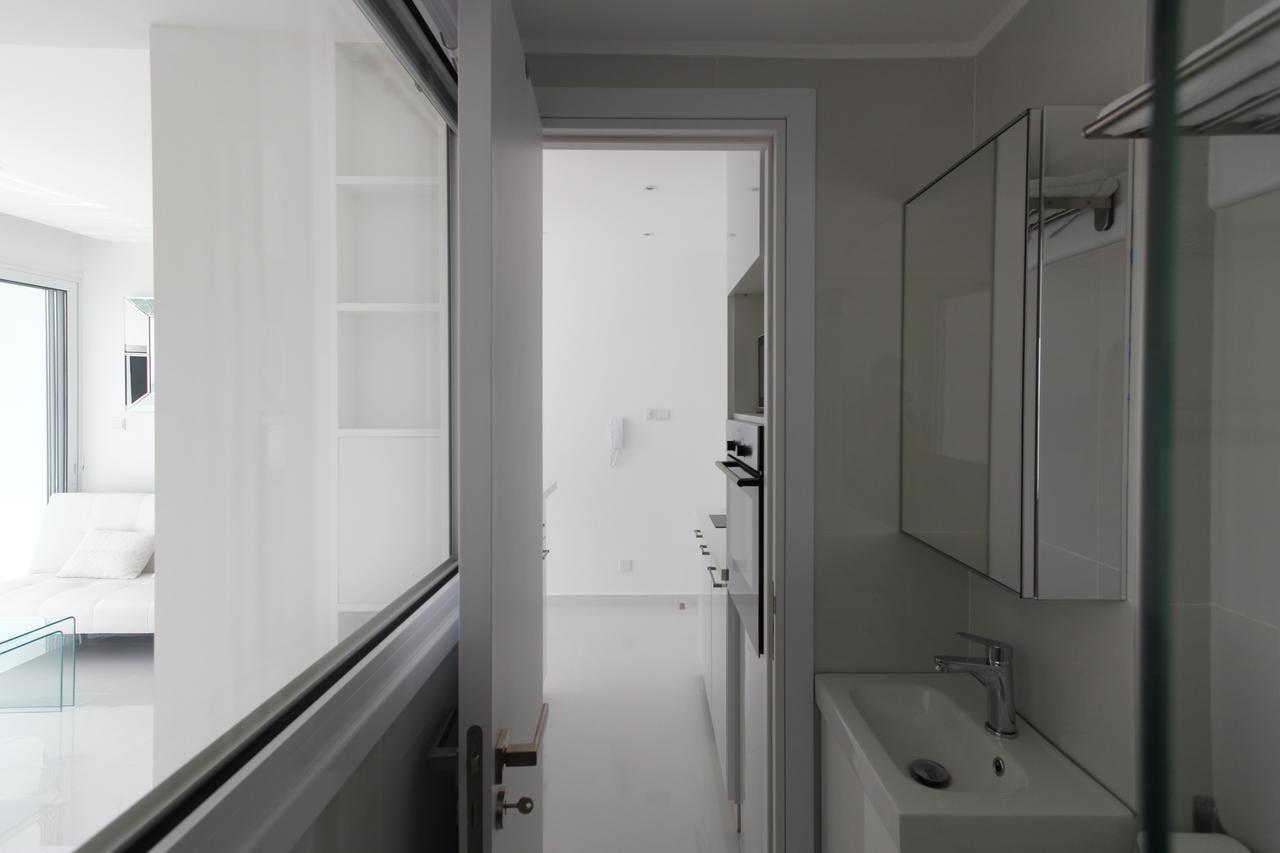 The White Pearl Suite - Beach Front City Centre With Sea View. Limassol Extérieur photo